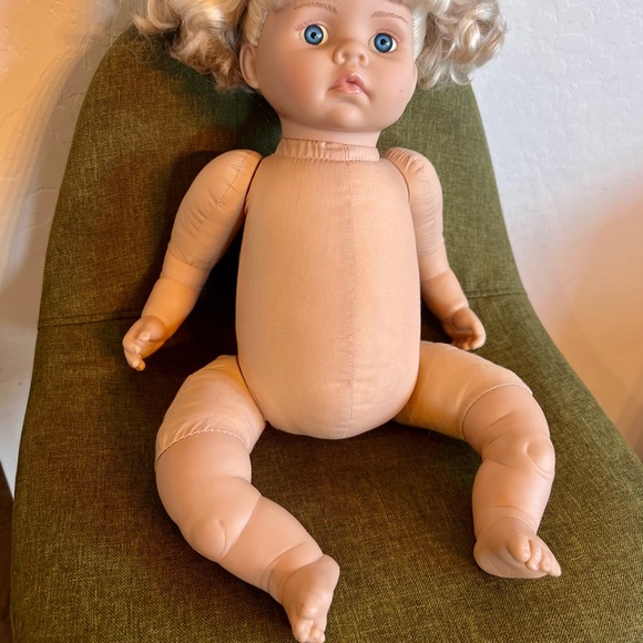 Madame Alexander baby doll, Sweet Sara 2005-2006 - Picture 5 of 6